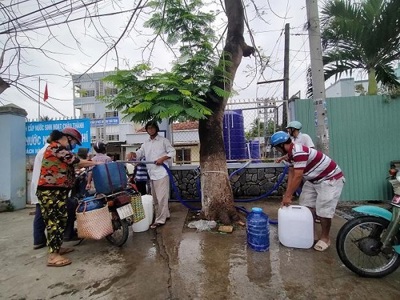 Bến Tre: Phát miễn phí nước ngọt cho người dân sau hạn mặn kéo dài